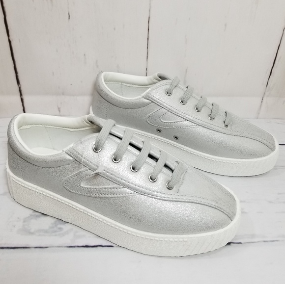 Tretorn Other - TRETORN Girl's Bold Rush Sneaker Light Metallic 2